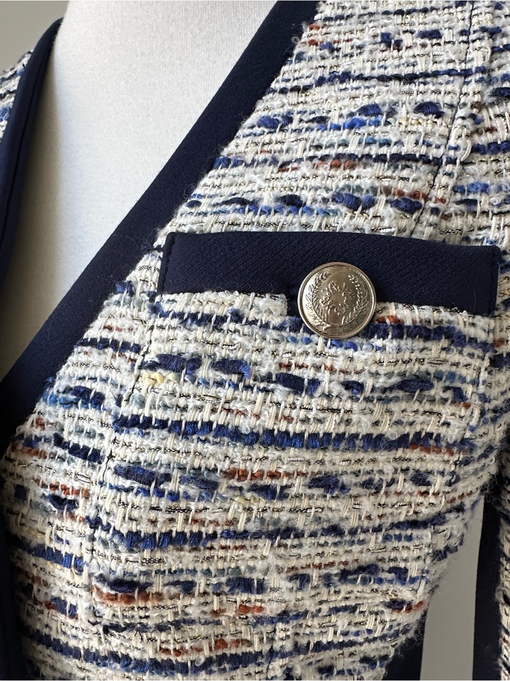 White House Black Market Classic Navy-Trim Tweed Jacket & Skirt Suite Size 2 - Picture 3 of 13